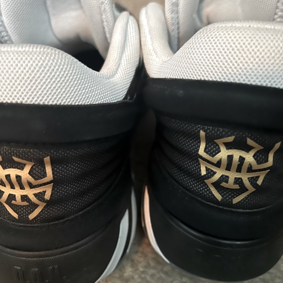 Big Kid’s Basketball Shoes - Picture 2 of 4